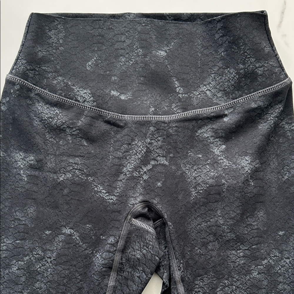 Fabletics Black Patterned Leggings - Picture 4 of 7